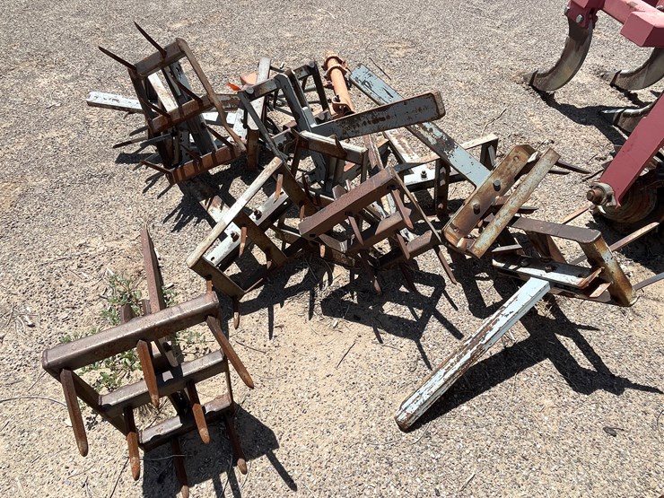 #9114-•-lot-of-spike-tooth-shanks-image-12
