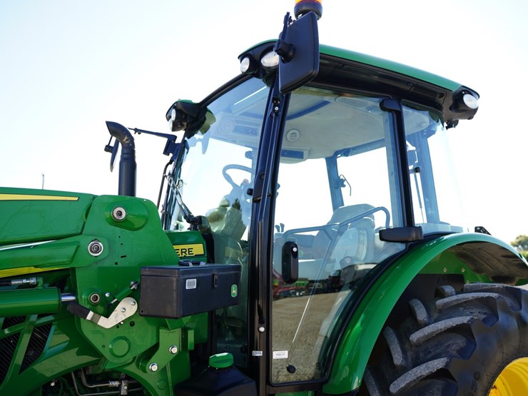 2017-john-deere-5090r-image-10