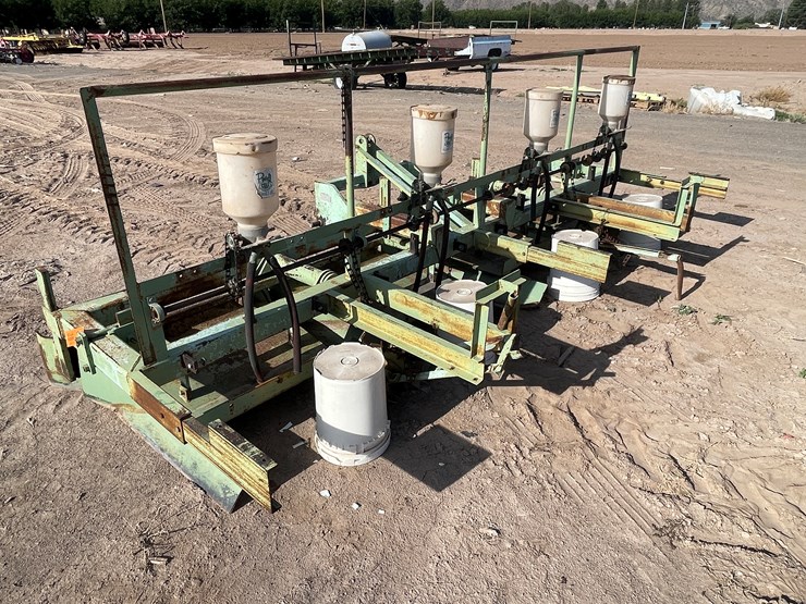 #9044-•-darbyshire-3-pt,-4-unit-bedding-unit-w/8-row-seed-units-image-5