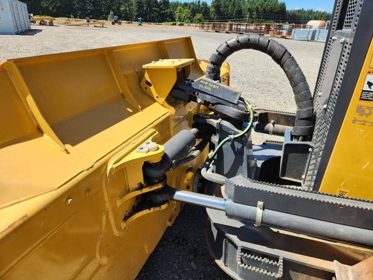 2023-deere-700l-image-15
