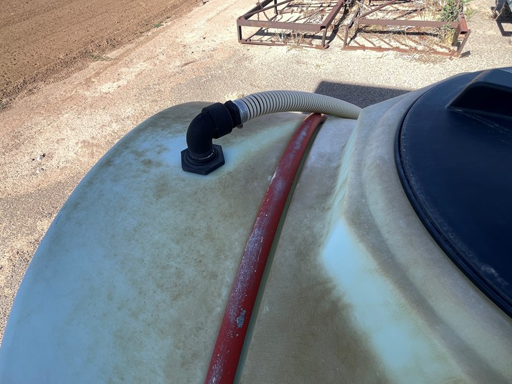 #9020-•-custom-4-row-liquid-fertilizer-applicator-w/pup-tank-image-57