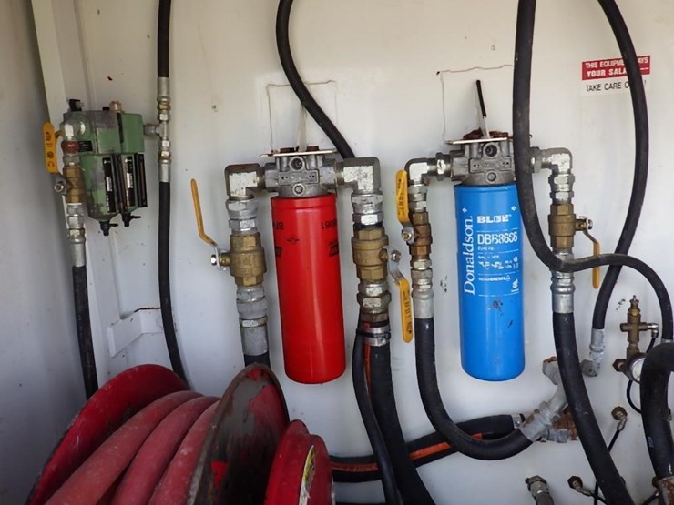 2016-peterbilt-pb337-s/a-fuel-&-lube-truck-image-31