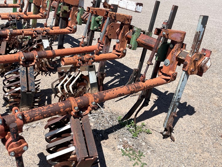 #9113-•-custom-4-row-cultivator-with-lilliston-lehman-units-image-12