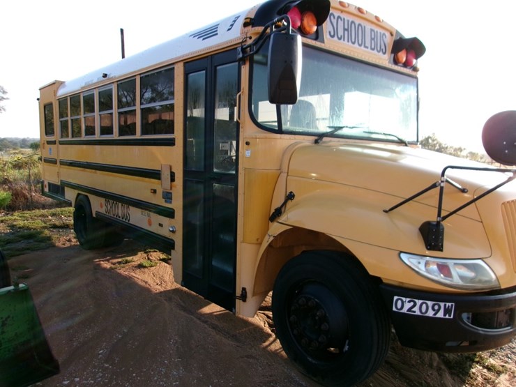 2009-ih-42-passanger-school-bus-image-2
