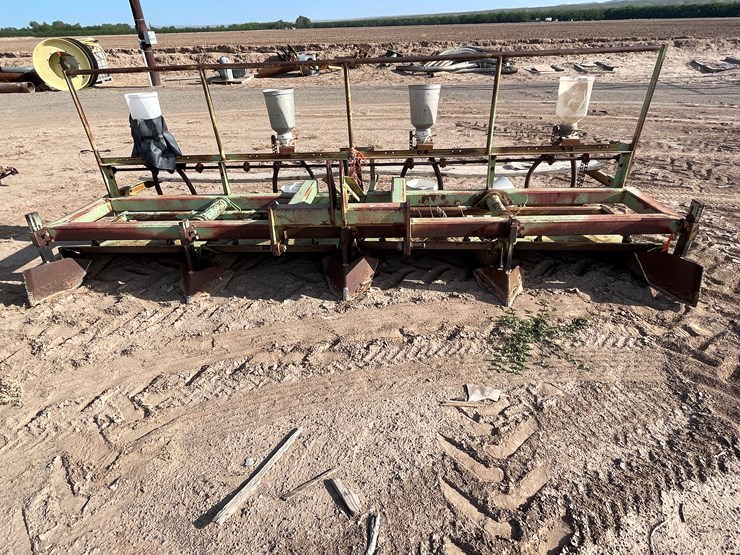 #9042-•-darbyshire-3-pt-4-row-bedding-unit-w/8-row-seed-units-image-4