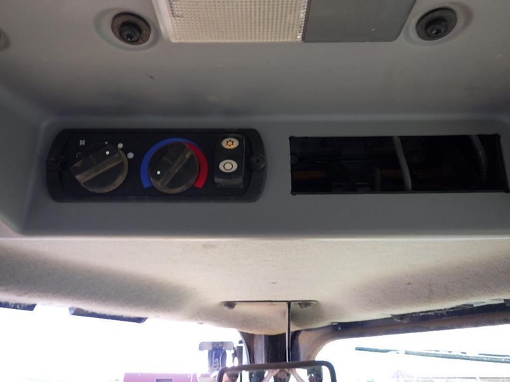 2012-caterpillar-d7e-image-36
