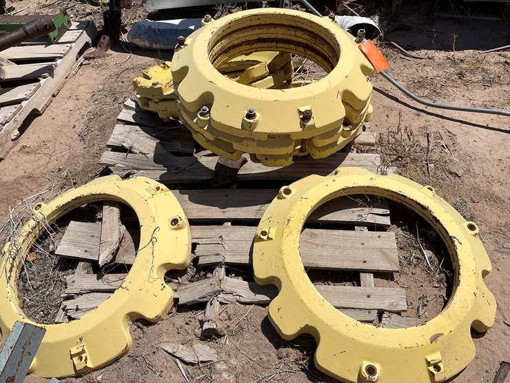 #9175-•-lot-of-john-deere-rear-wheel-weights-image-2