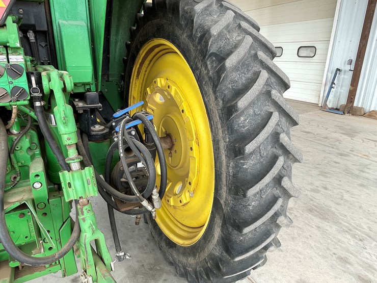 john-deere-7230-premium-image-100