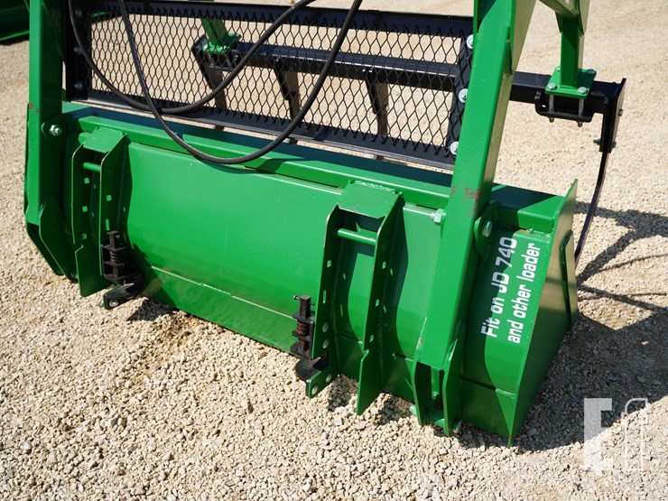 2025-john-deere-640-image-12