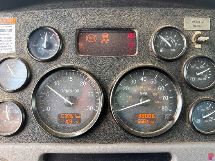 2012-peterbilt-367-image-12