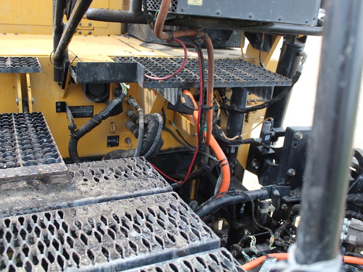2017-caterpillar-ap-1055f-image-43