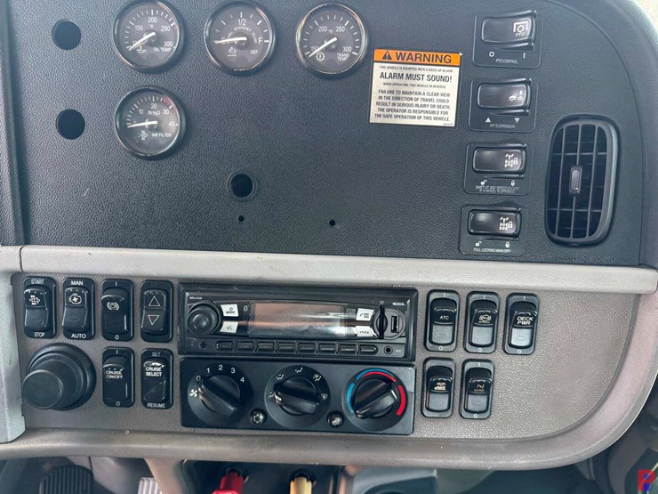 2013-peterbilt-367-image-13