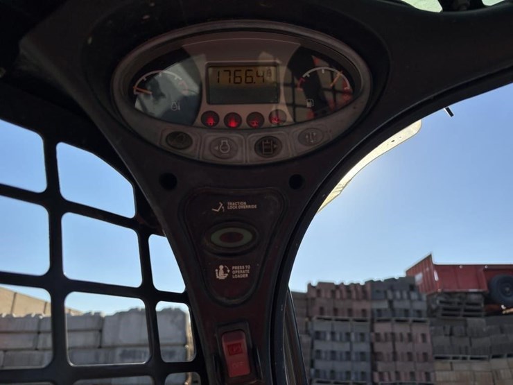 2019-bobcat-t740-image-28