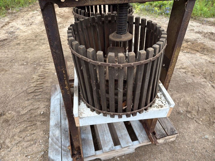 cider-press-image-9