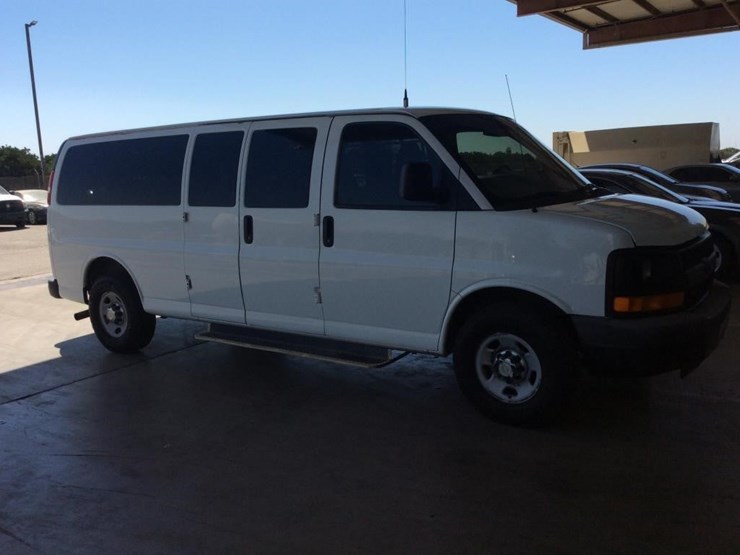 2013-chevrolet-3500-image-4
