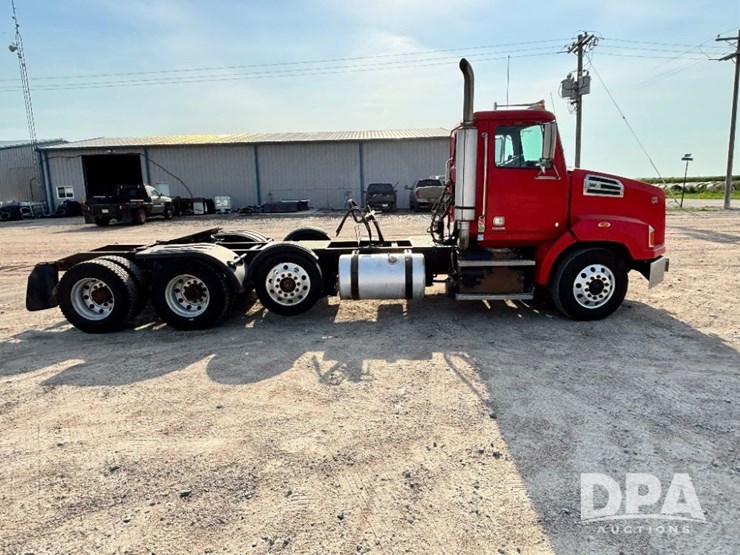 2017-western-star-w4700sb-day-cab-truck-(gp11329,-unit-82)-image-8