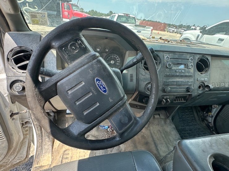 2011-ford-f250-image-46