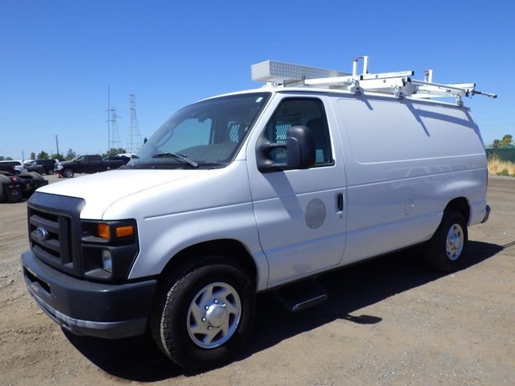2011-ford-cargo-image-1