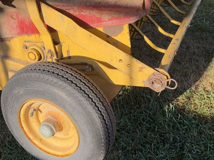 new-holland-853-image-11