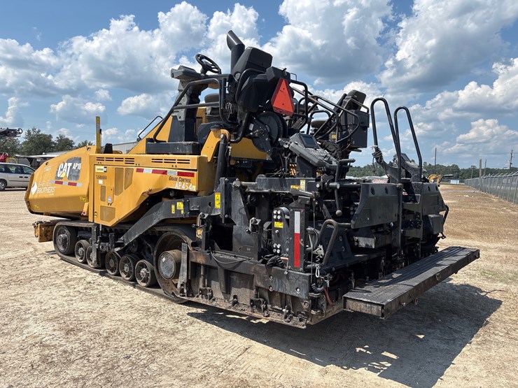 2017-caterpillar-ap-1055f-image-5