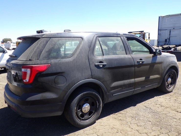 2018-ford-explorer-image-3