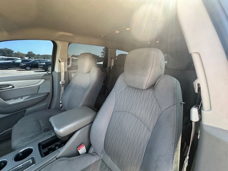 2016-chevrolet-traverse-ls-image-44
