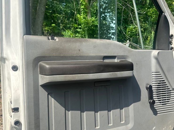 2015-ford-f650-image-32