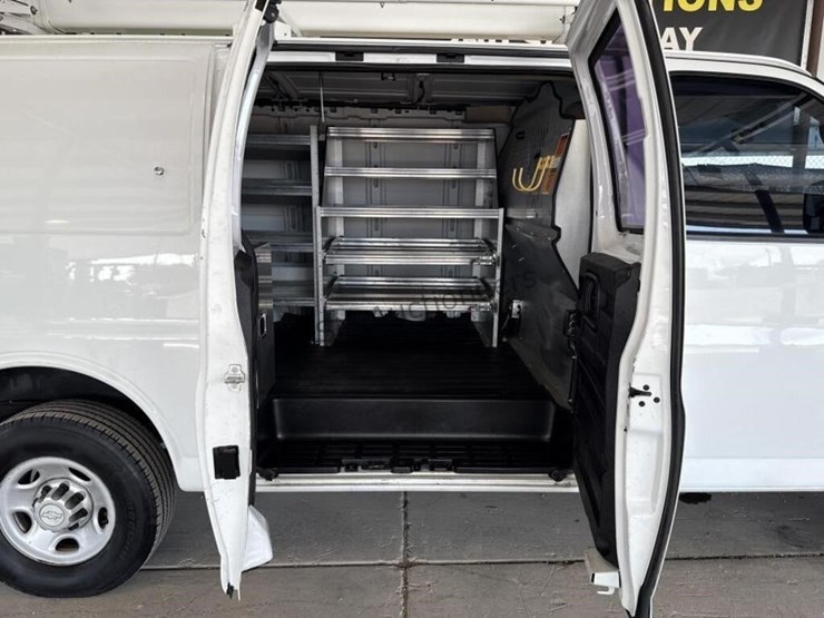 2014-chevrolet-express-2500-image-10