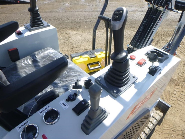 bttl-et15h-6-hydraulic-excavator-image-23