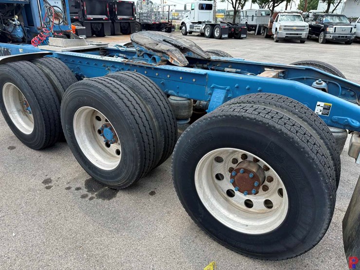 2012-peterbilt-367-image-7