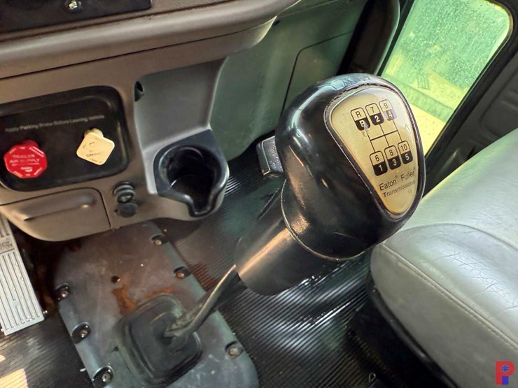2013-peterbilt-367-image-14