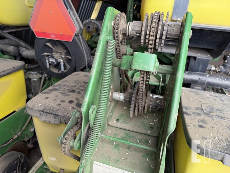 1997-john-deere-1770-image-32