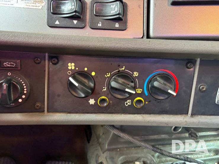 2012-kenworth-bottle-truck-(dr12101-unit-250)-image-71