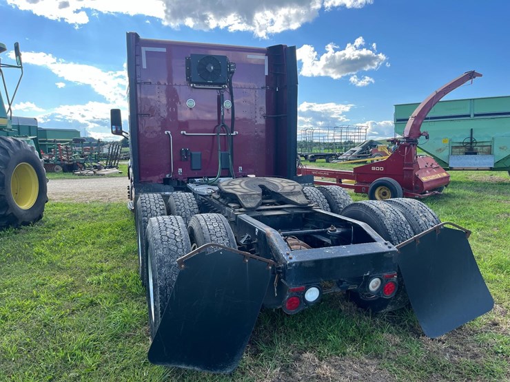 2015-peterbilt-579-image-3
