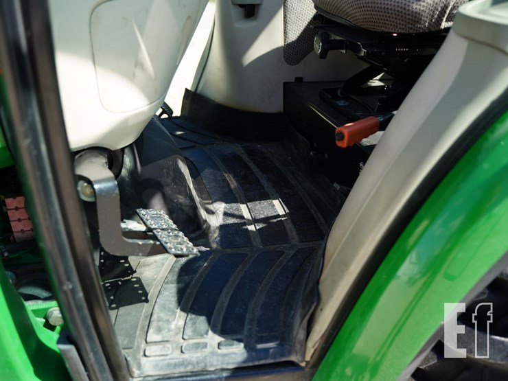 2014-john-deere-3033r-image-28