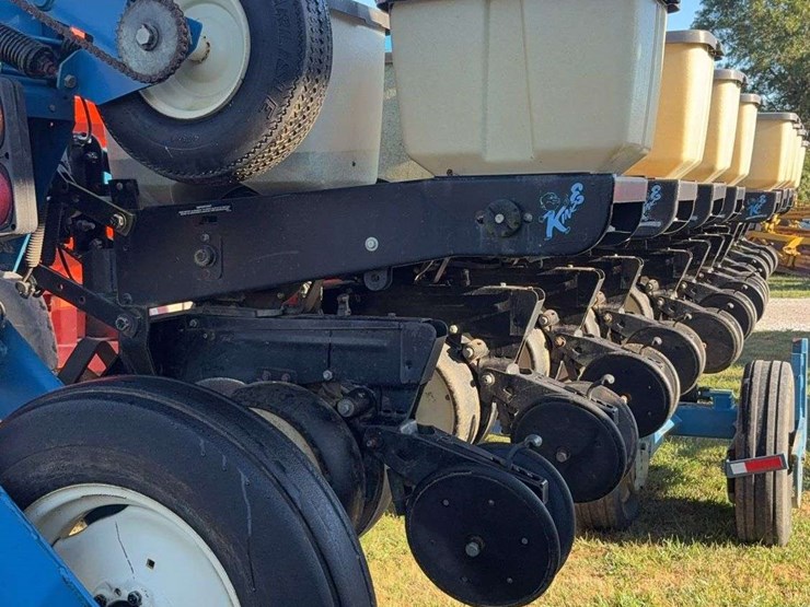 kinze-2600-image-12