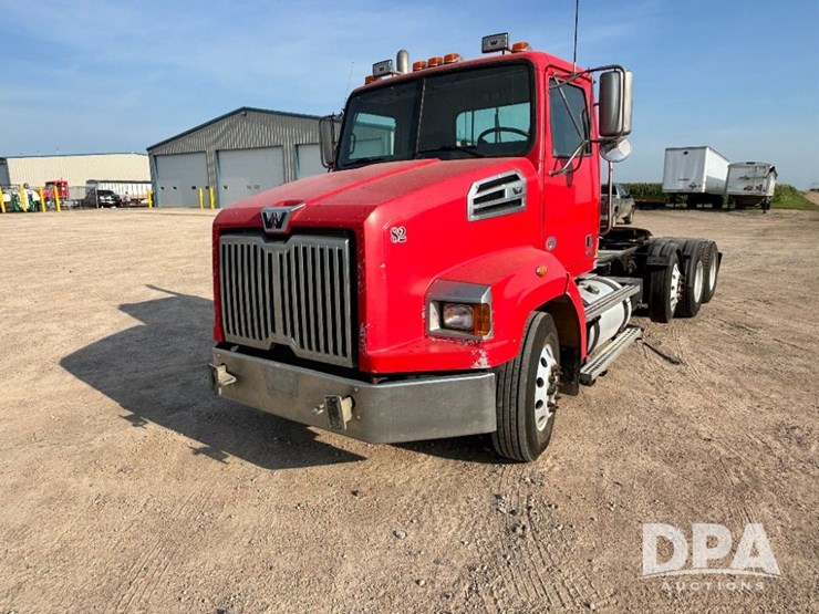2017-western-star-w4700sb-day-cab-truck-(gp11329,-unit-82)-image-2