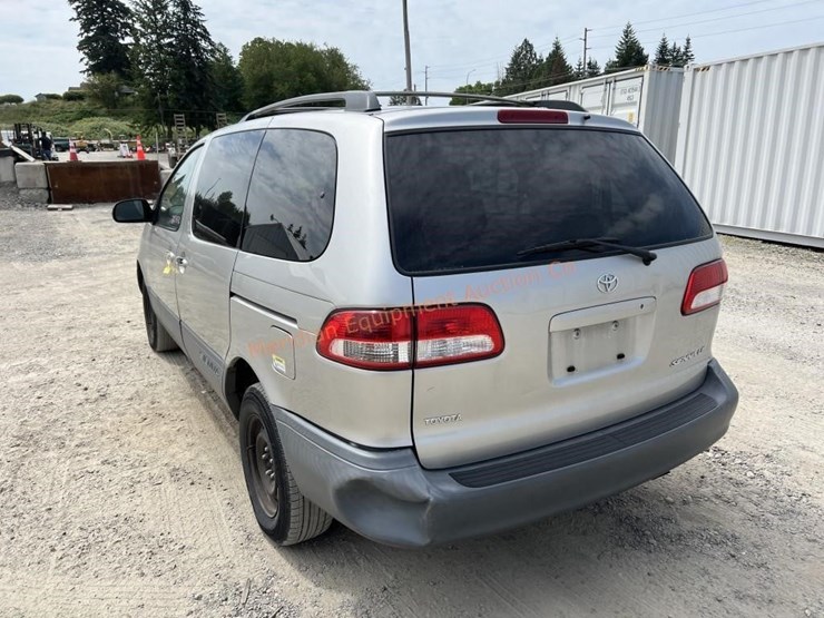 2002-toyota-sienna-le-image-37