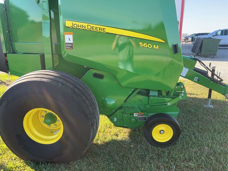 2020-john-deere-560m-image-3