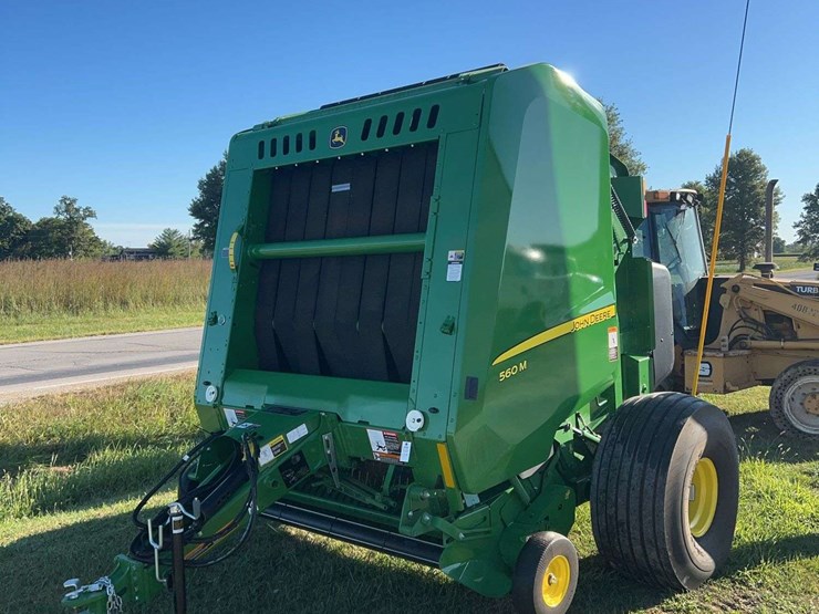 2020-john-deere-560m-image-1