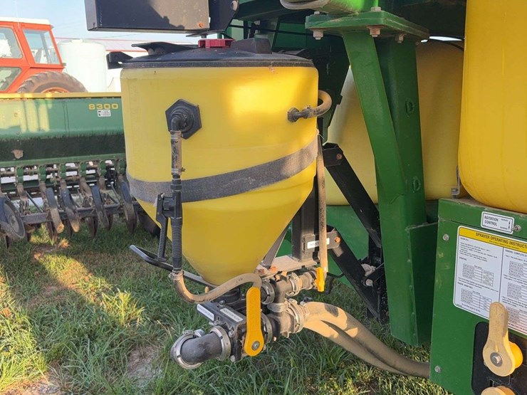 top-air-1200-sprayer,-90ft-boom,-monitor-control-box,-manual,-hydraulic-drive,-1200-gallon-tank,-used-this-spring,-20"-spacing,-320/90r46-tires-image-20