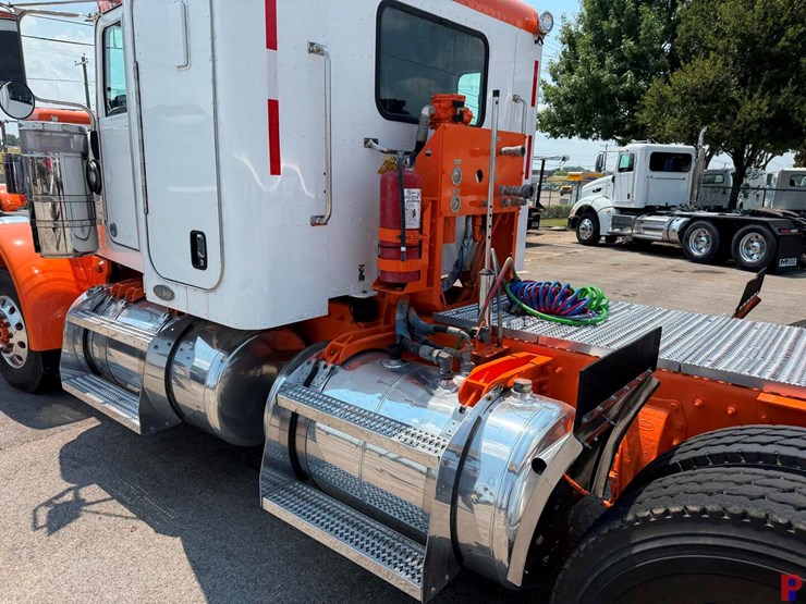 2013-peterbilt-367-image-5