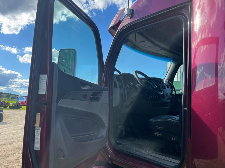 2015-peterbilt-579-image-10