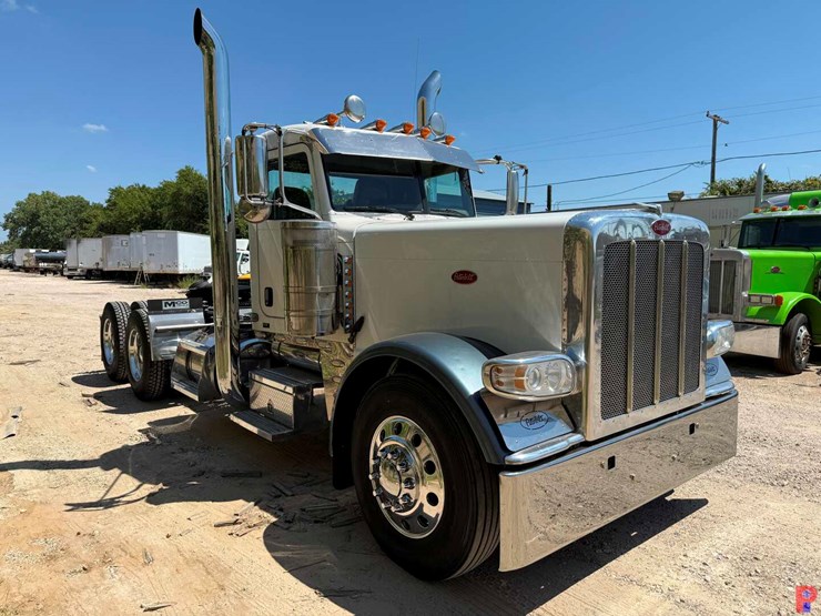 2014-peterbilt-389-image-2