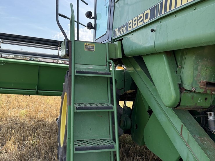 1983-john-deere-8820-image-12