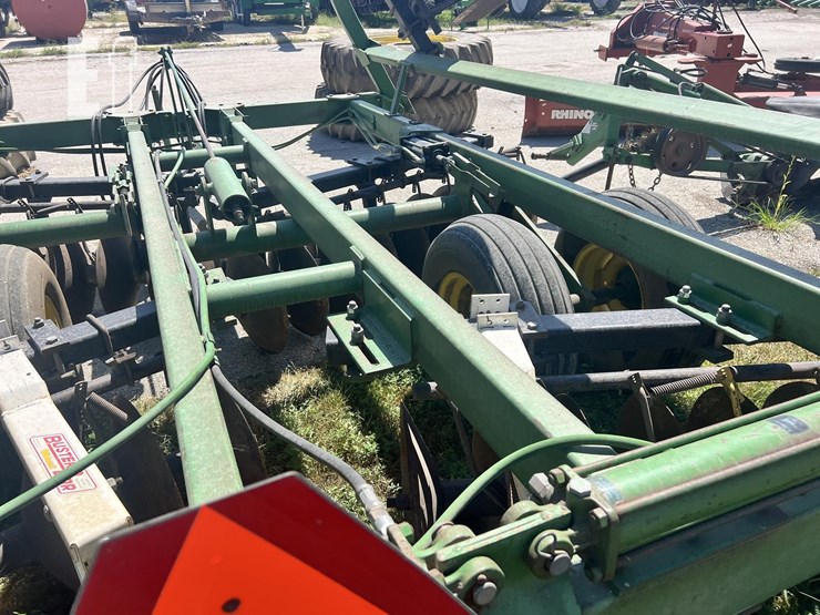 john-deere-230-image-13