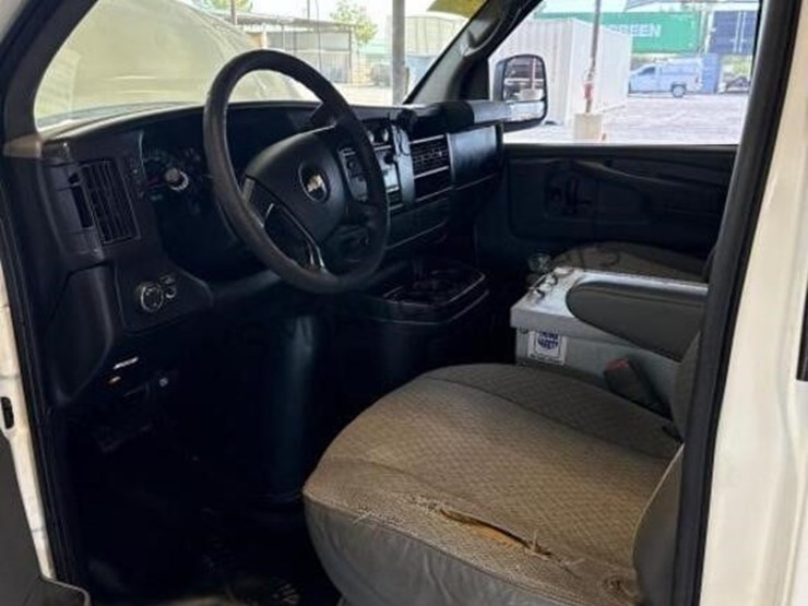 2014-chevrolet-express-2500-image-23