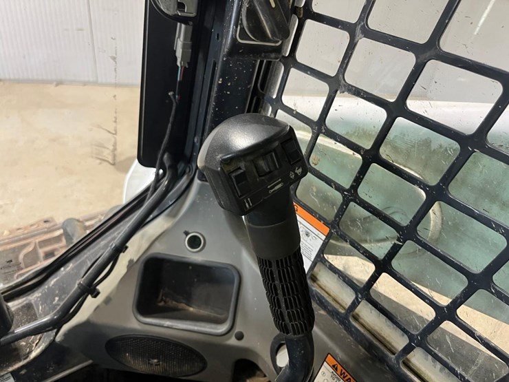2019-bobcat-s570-image-28