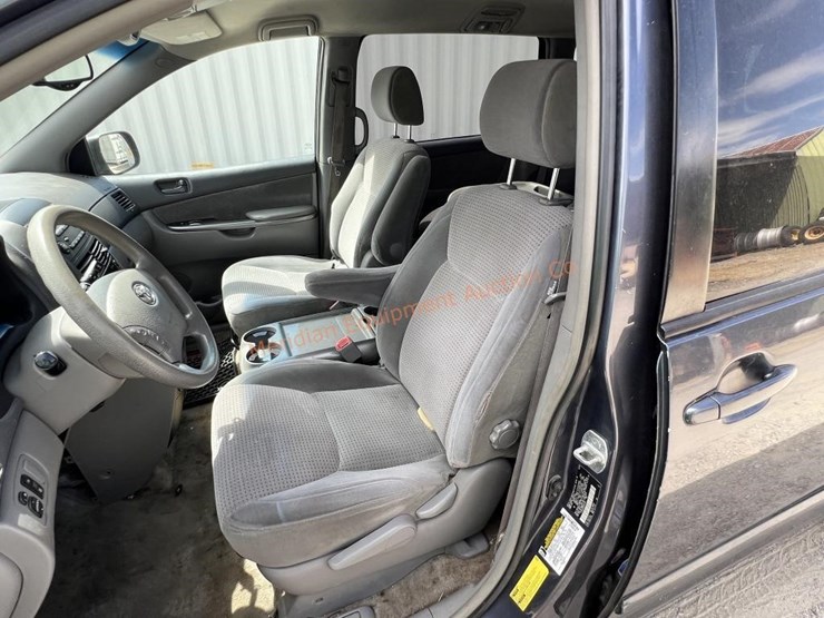 2006-toyota-sienna-image-18