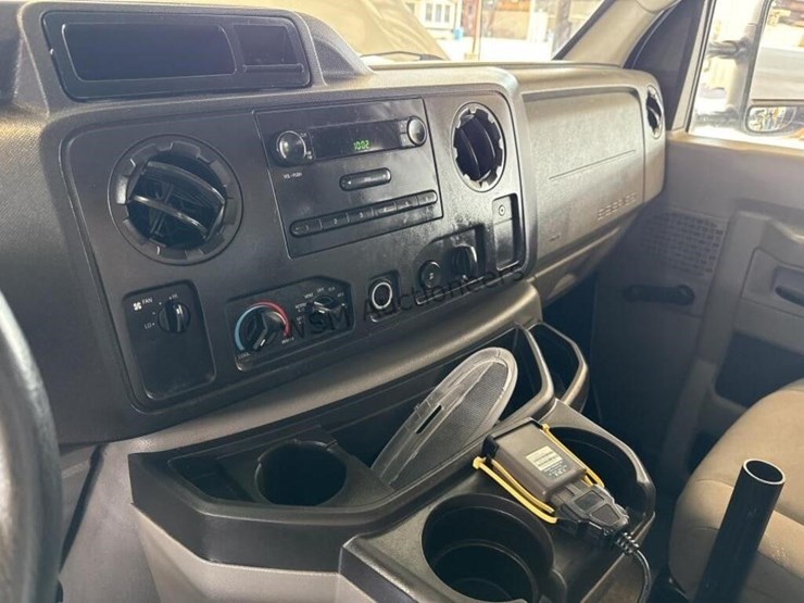 2012-ford-cargo-image-20